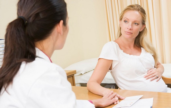 Беременная женщина у врача