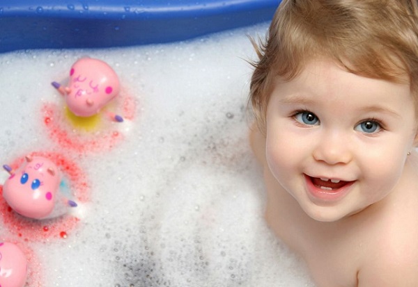 Девочка в ванной