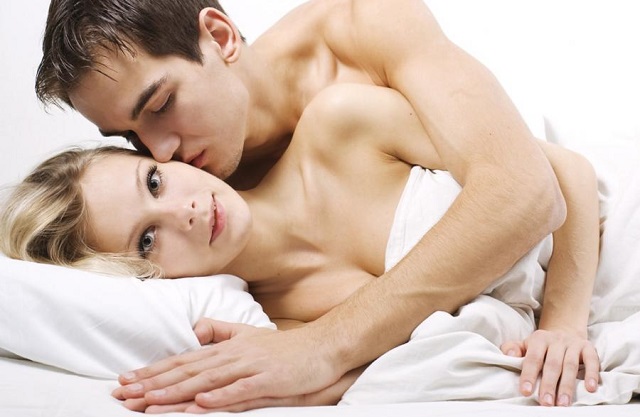Пара в постели