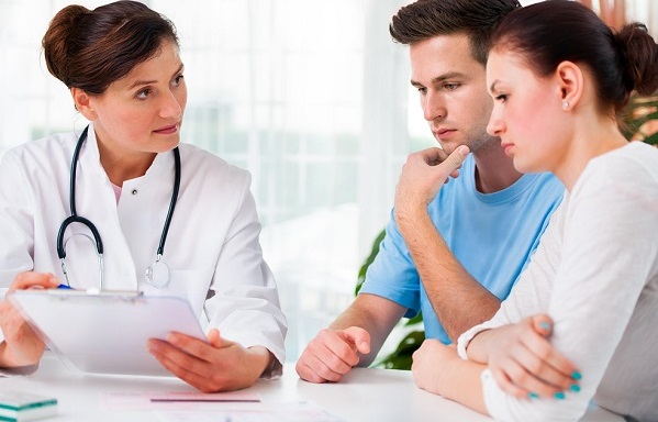 Пара на онсультации у доктора