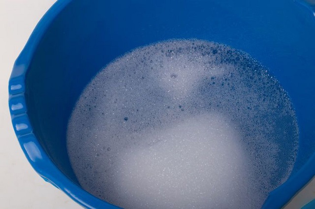 Мыльный раствор хозяйственного мыла