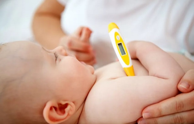 Градусник у малыша