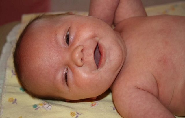 Новорожденный малыш