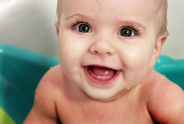 Режутся зубки у ребенка