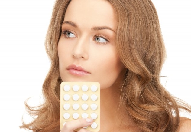 Девушка с таблетками